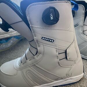 Burton Felix boa tan boots